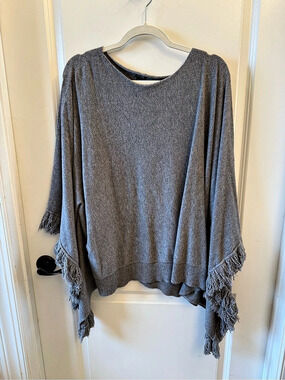 Roffe Fringe Poncho in Gray Size Medium